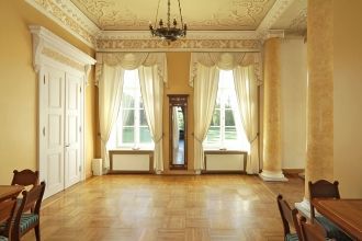 Один из залов в Межотненском дворце