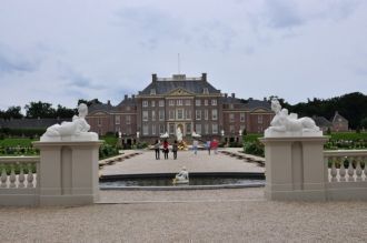 Посетив этот дворец можно получить предс