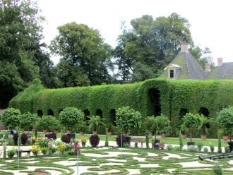 Парк при дворце.