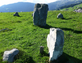 Некоторые менгиры и мегалиты расположены