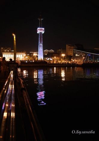 Сооружение в виде нефтяной вышки было по