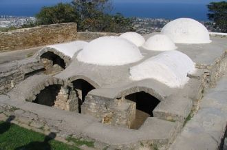 Каменные блоки строители скрепляли извес