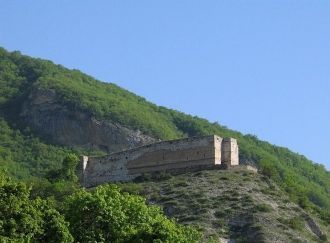 От других аналогичных построек крепость 