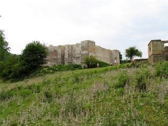 Крепость находится всего в 3-4 километра