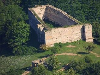 Крепость семи братьев и одной сестры , в