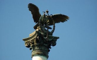 Памятник затопленным кораблям в Севастоп