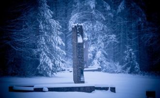 Мемориальный комплекс “Хатынь” зимой