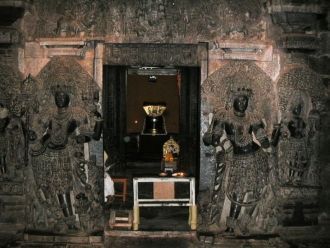 Там можно увидеть ключевые религиозные с