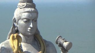 Верующие приезжают поклониться Шиве, а т