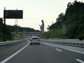 Внутри статуи установлен лифт