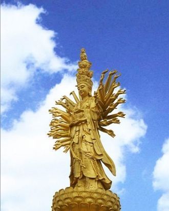 Которое неустанно следит за всеми, и реа