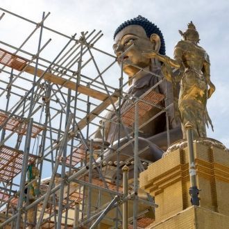 Считается, что в большом монументе соеди