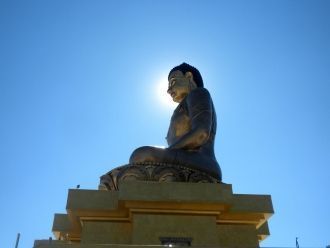 Монумент Будда Дорденма виден с южной ст