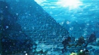 Плоской вершиной она возвышалась над вод