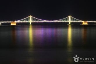 Кроме того, с более чем 100,000 огней во