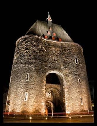 Сегодня в башне находится Обужейный зал,