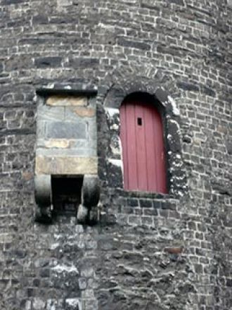 На первом этаже башен располагались кара