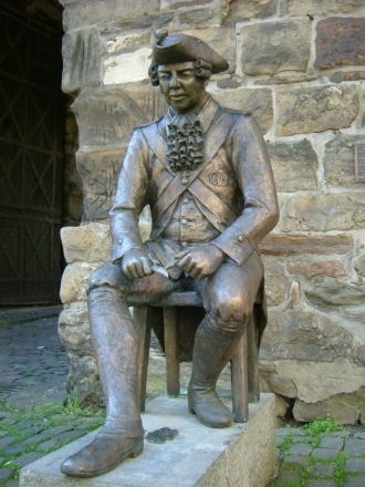 За воротами находился плац: именно в пам