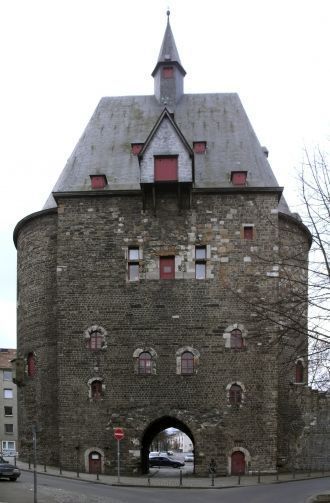 Ворота представляют собой четырехгранный