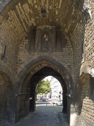 Название Marschiertor переводится как «м