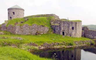 Бохусская крепость возвышается на 40 мет