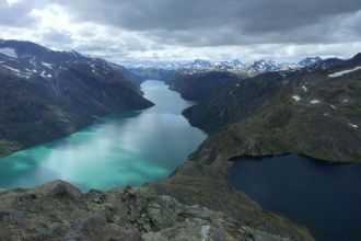Парк Йотунхеймен располагается в окружен