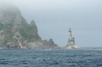 В 2006 году военные вывезли с маяка две 