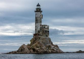 Ещё в 1996 году на маяке Анива можно был