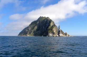 Для установки маяка верхняя часть скалы 