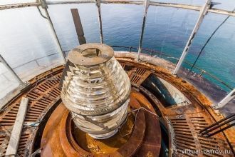 Осветительный аппарат на башне маяка.