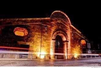 Ворота Фамагусты ночью.