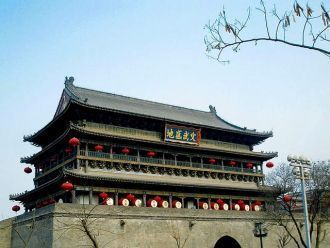 Сегодня полутораметровый колокол молчит,