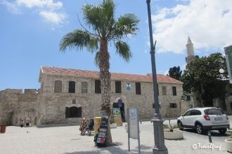 Северная сторона замка состоит из двух д