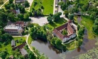 Замок Яунпилс, вид сверху