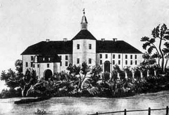 Стены замка достигают в толщину двух мет