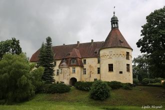 Замок Яунпилс представляет собой образец