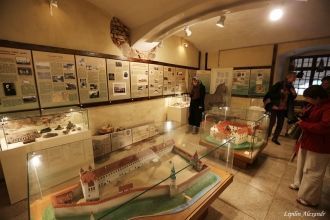 Проникнуть в замок можно было только по 