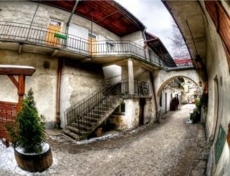 В прошлом независимый город, в наши дни 