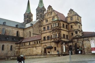 Здание с красивым фасадом эпохи Возрожде