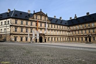 Статуи происходят вероятно из княжеской 