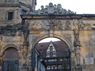 С 1938 г. здесь размещен исторический му