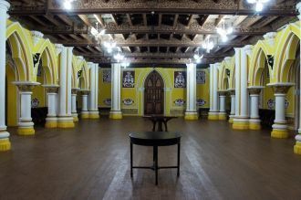 Рядом с внутренним двором находится боль