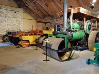 А в другом - разные дорожно-строительные