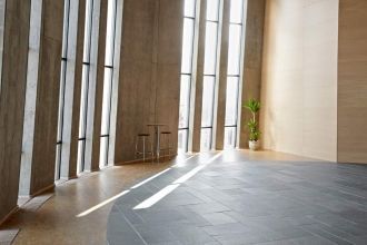 Особое впечатление производит свет, льющ