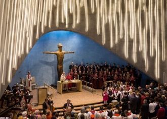 В здании, помимо церкви, рассчитанной на