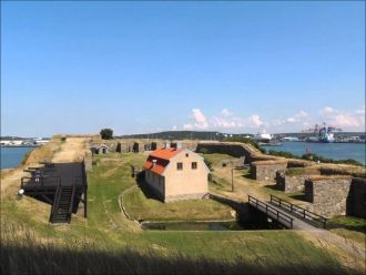 Красивый замок в неоклассическом стиле т