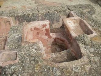 В настоящее время административно находи