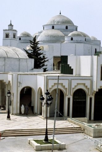 Здание мавзолея Сиди Махреза имеет сдерж