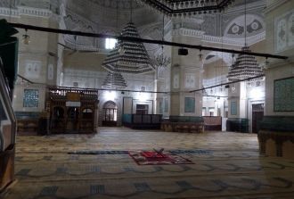 Внутри мавзолея.