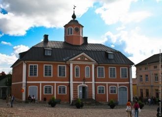 Позже в ратуше были обнаружены строитель